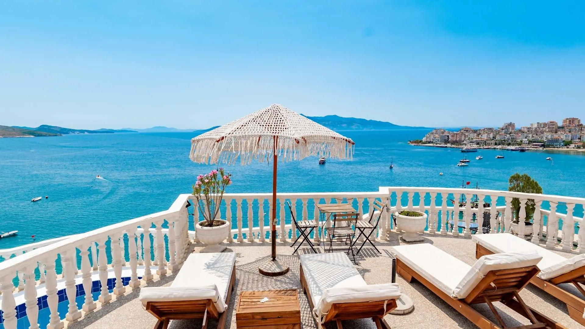 Monte Cristo Hotel - Rooftop Pool Саранда