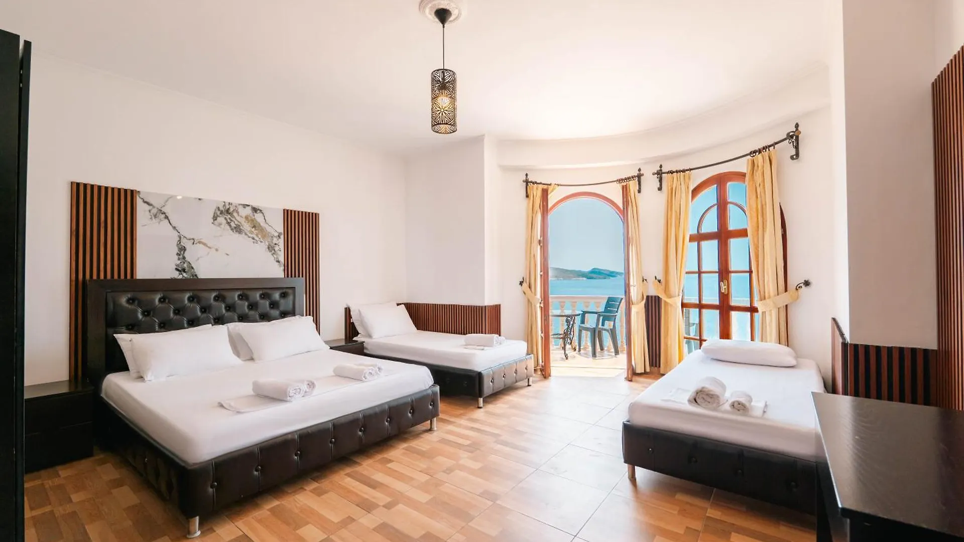 ****  Monte Cristo Hotel - Rooftop Pool Саранда Албания
