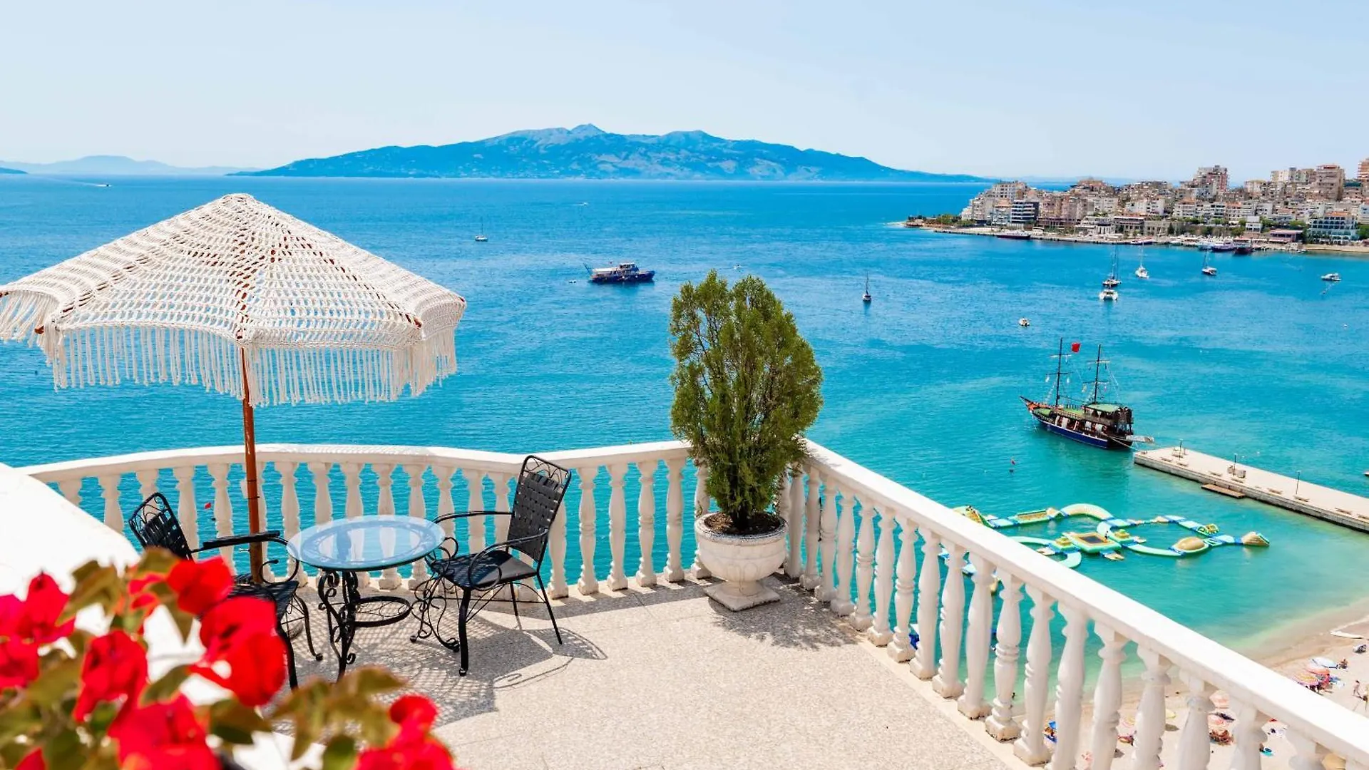 Monte Cristo Hotel - Rooftop Pool Саранда
