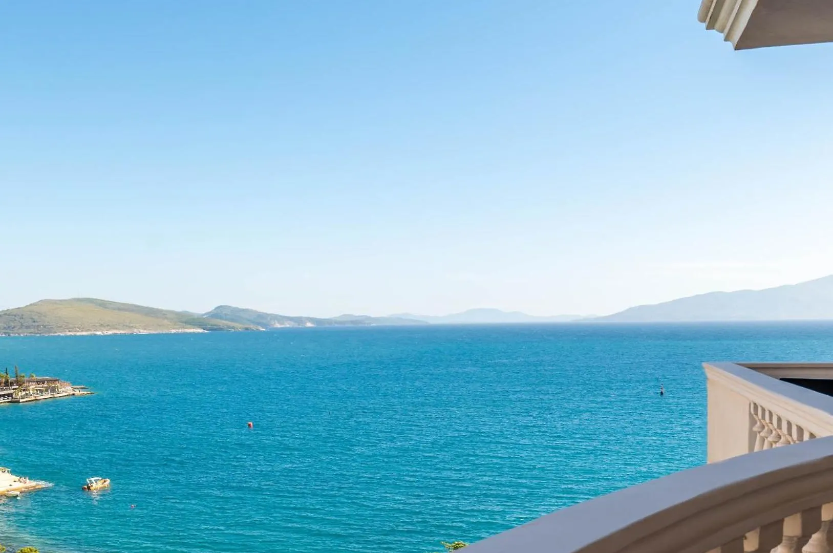 Monte Cristo Hotel - Rooftop Pool Саранда