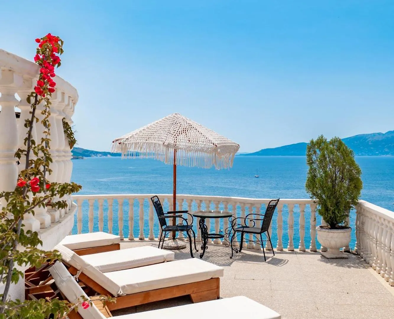 Monte Cristo Hotel - Rooftop Pool Saranda Albania